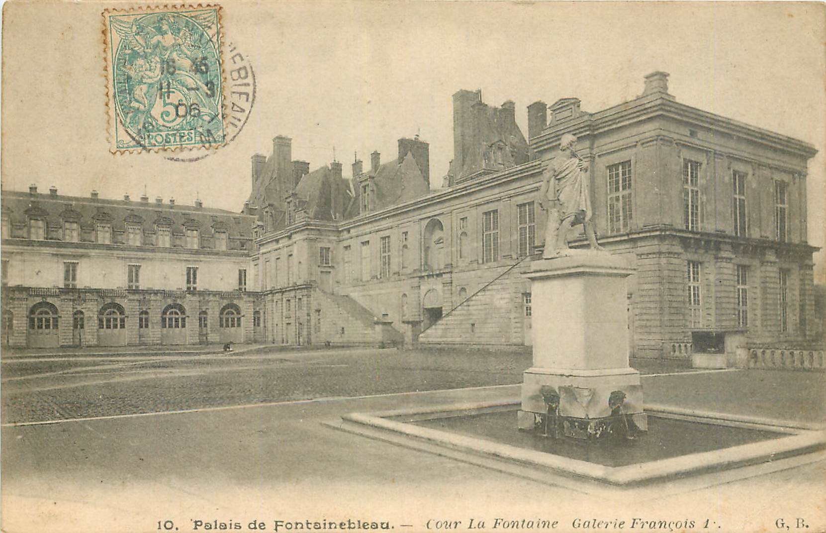 Schloss Fontainebleau — Cour La Fontaine, Galerie François 1er — G. B.
