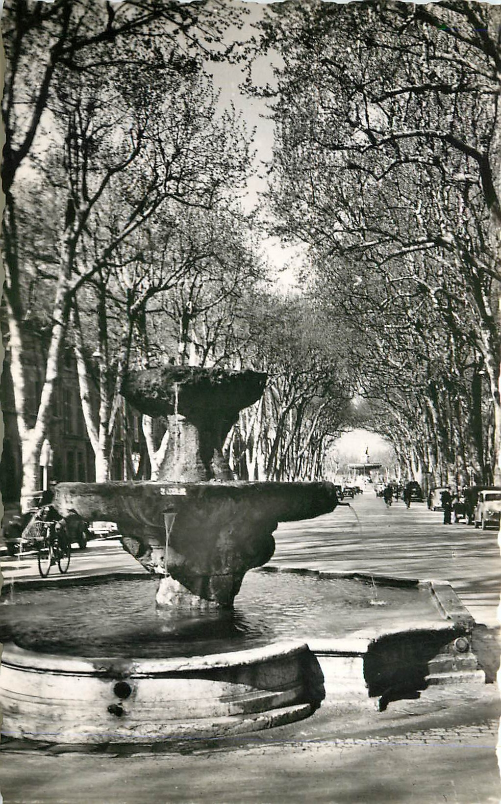 Fontaine des Neufs Canons — Aix-en-Provence — Éditions Chaplet