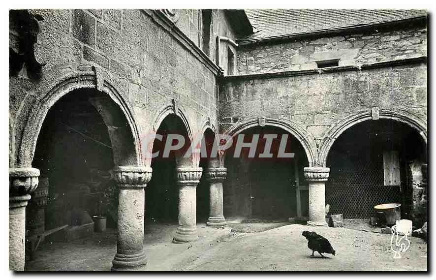 CPA Roscoff Finistere maison de Marie Stuart cour interieure ses arcades rondes aux colonnes trapues