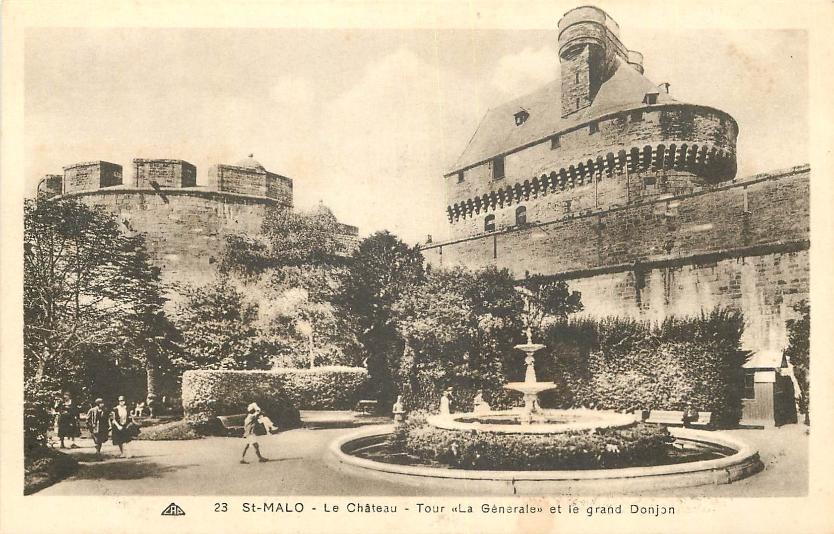 CPA St Malo Le Chateau Tour La Generale et le Grand Donjon 