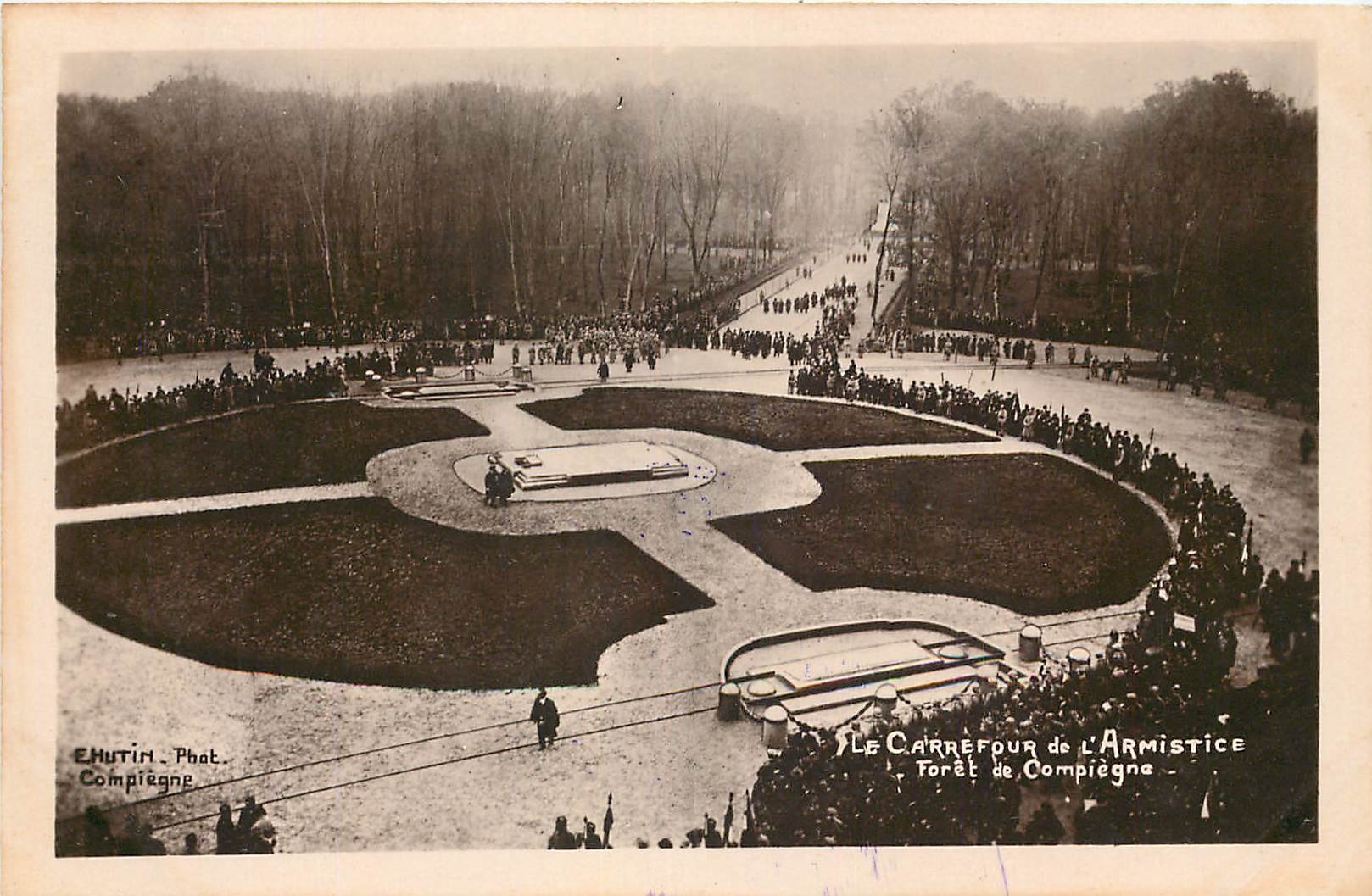 CPA Le Carrefour de l'Armistice Foret de Compiegne 