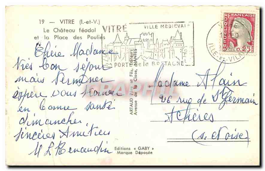 CPA Vitre I et L Le Chateau feodal et la Place des Poulies — Reverso