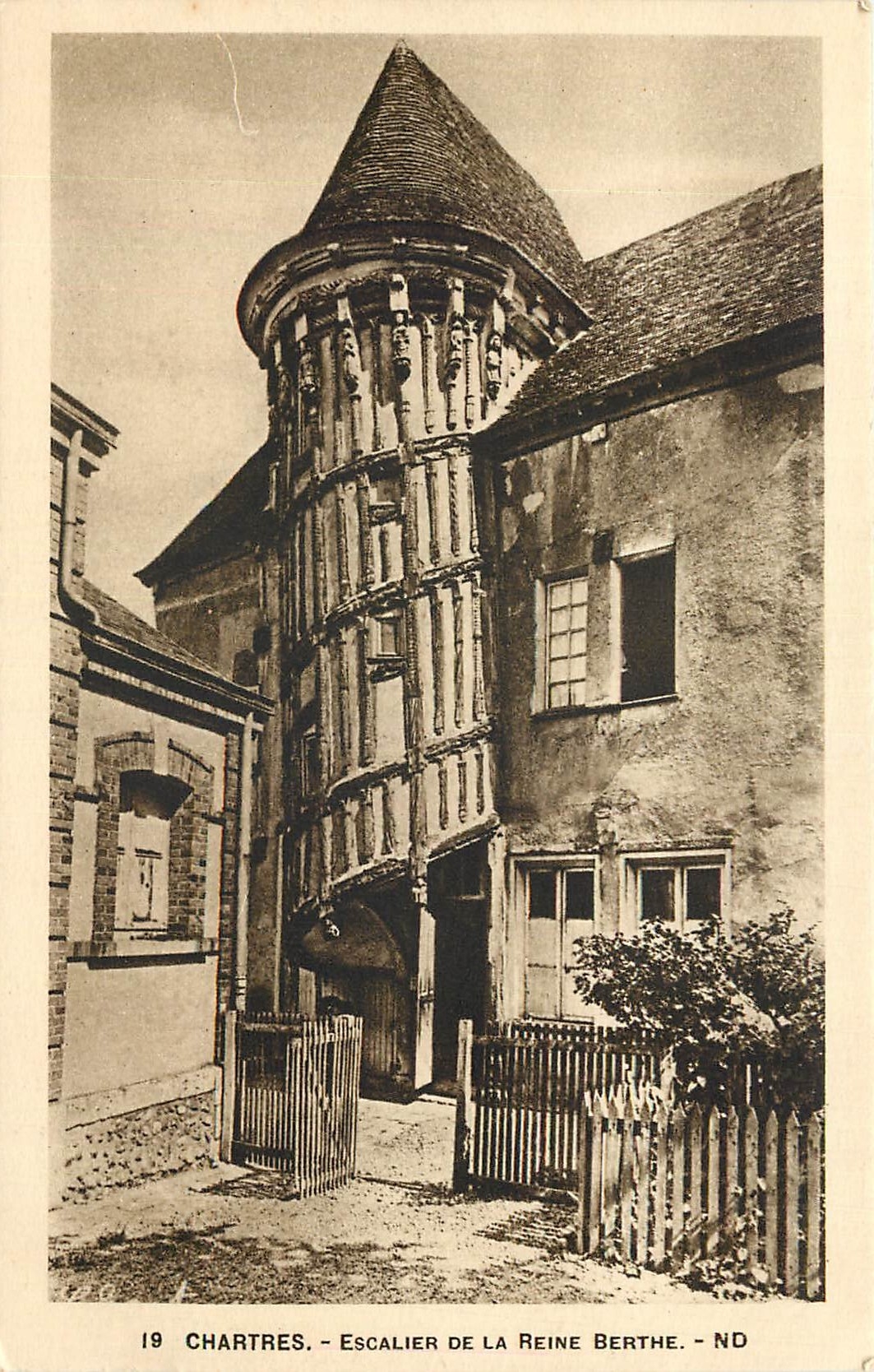 CPA Chartres Escalier de la Reine Berthe 