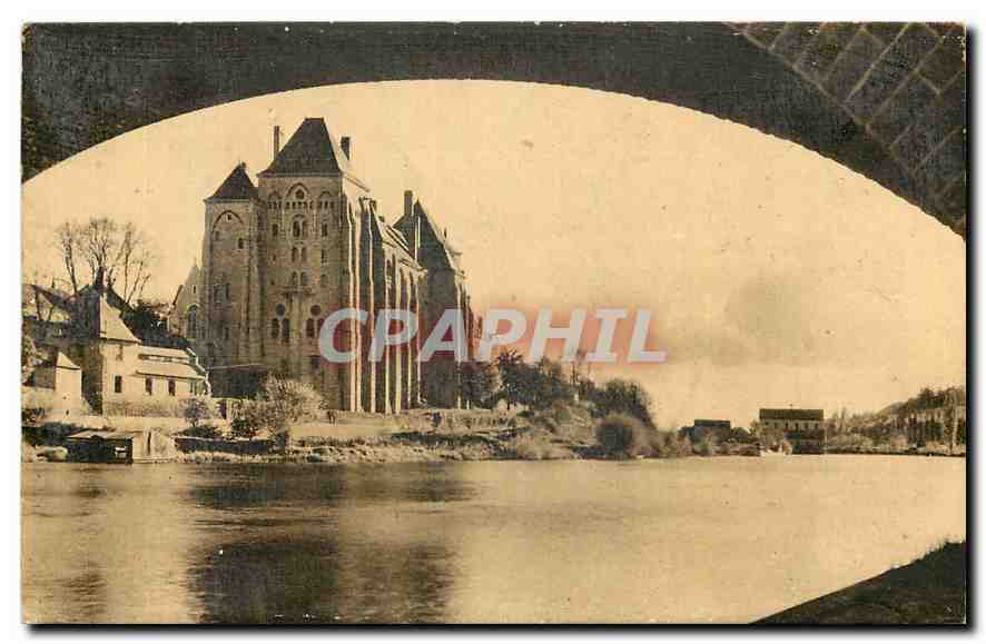 CPA l'Abbaye de Solesmes Vue sous le pont 