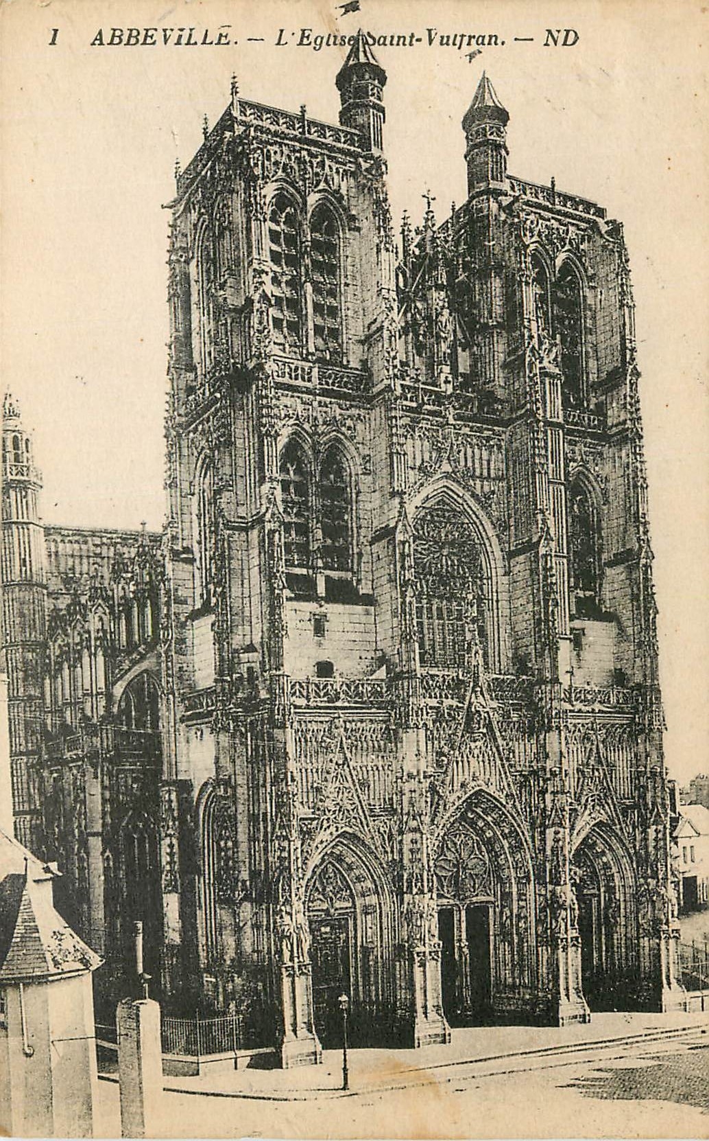 CPA Abbeville l'Eglise Saint Vuntran 