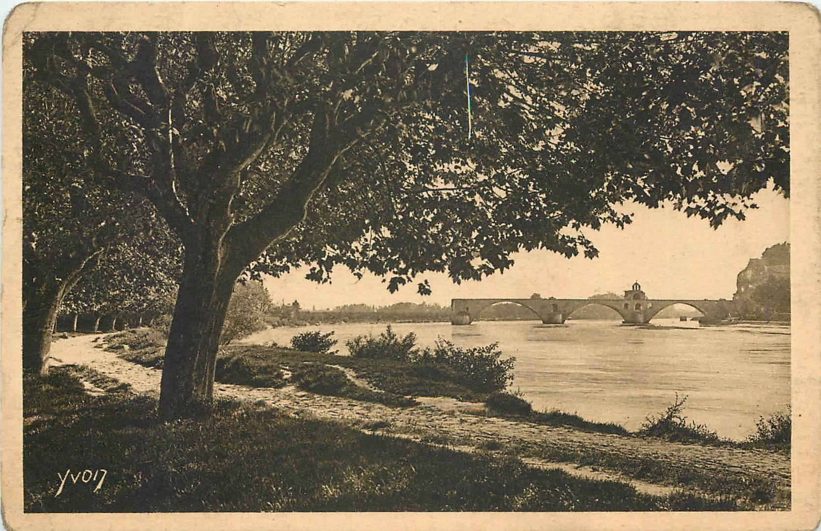 CPA La Douce France Paysages et Pierres de Provence Le Phone a Avignon Le Pont St Benazet 