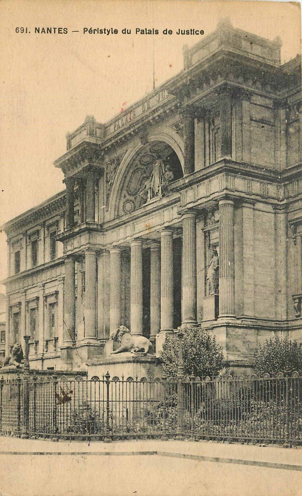 CPA Nantes Peristyle du Palais de Justice 
