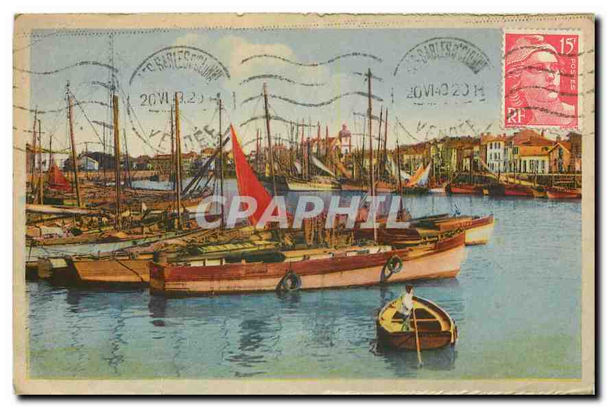 CPA Les Sables d'Olonne Le Port vu de la Chaume Bateaux de peche