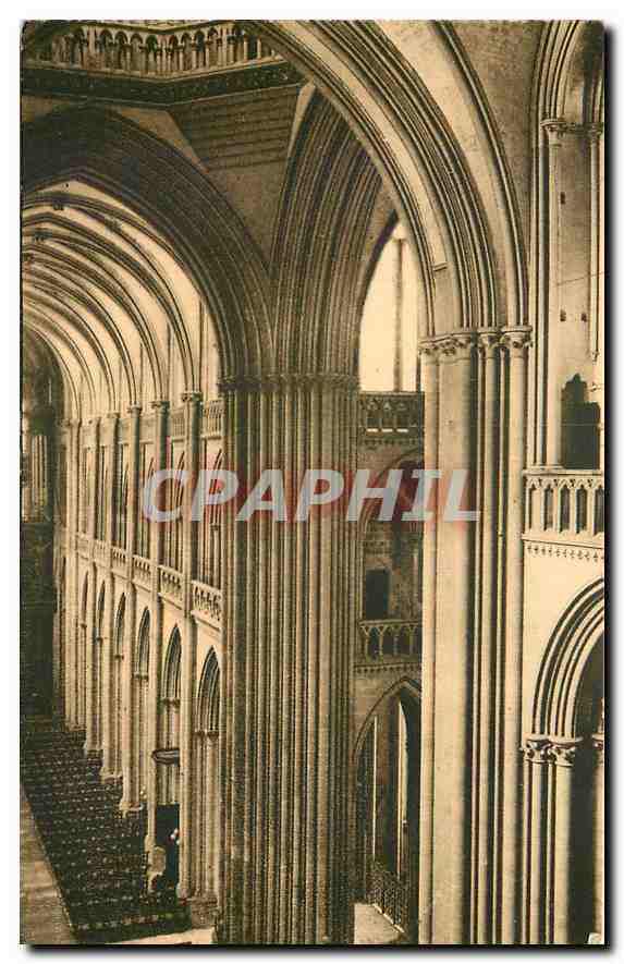 Cathédrale de Coutances — Côté nord de la Nef, vue prise du Chœur