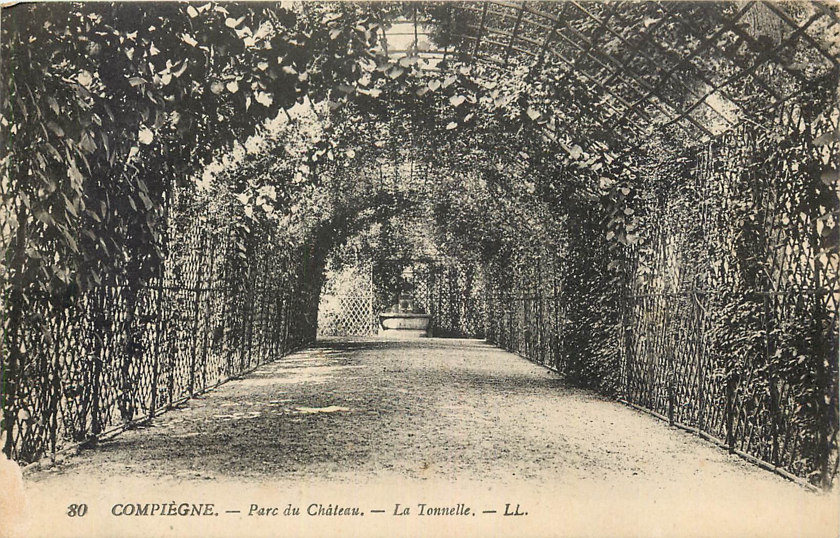 CPA Compiegne Parc du Chateau La Tonnelle 