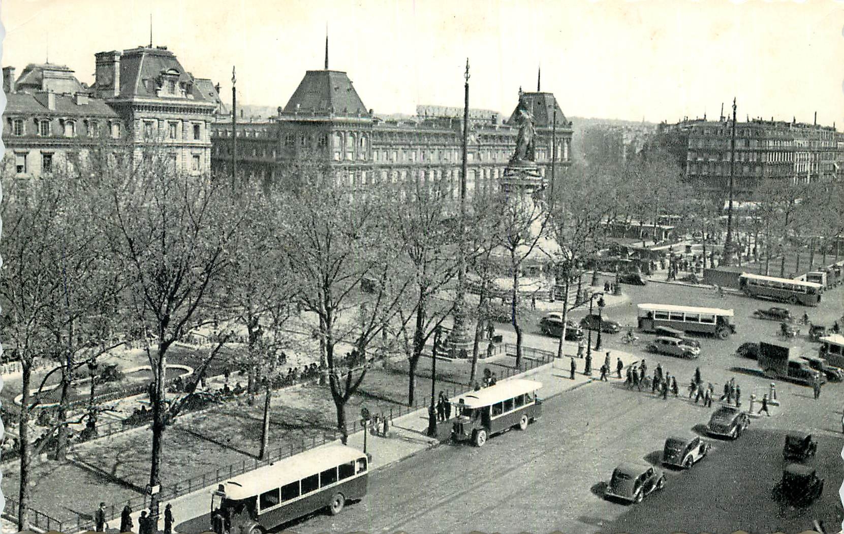 CPA Paris Place de la Republique 