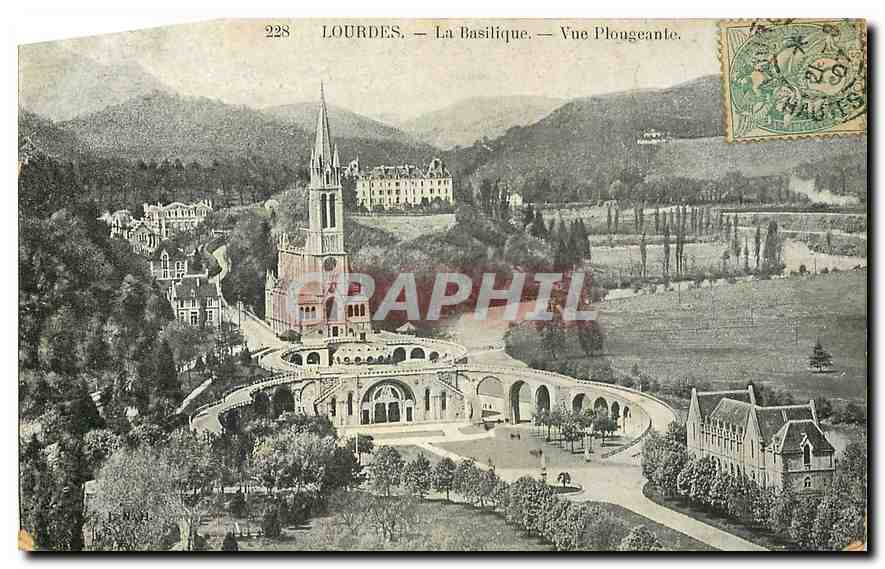 CPA Lourdes a Basilique Vue Plongeante