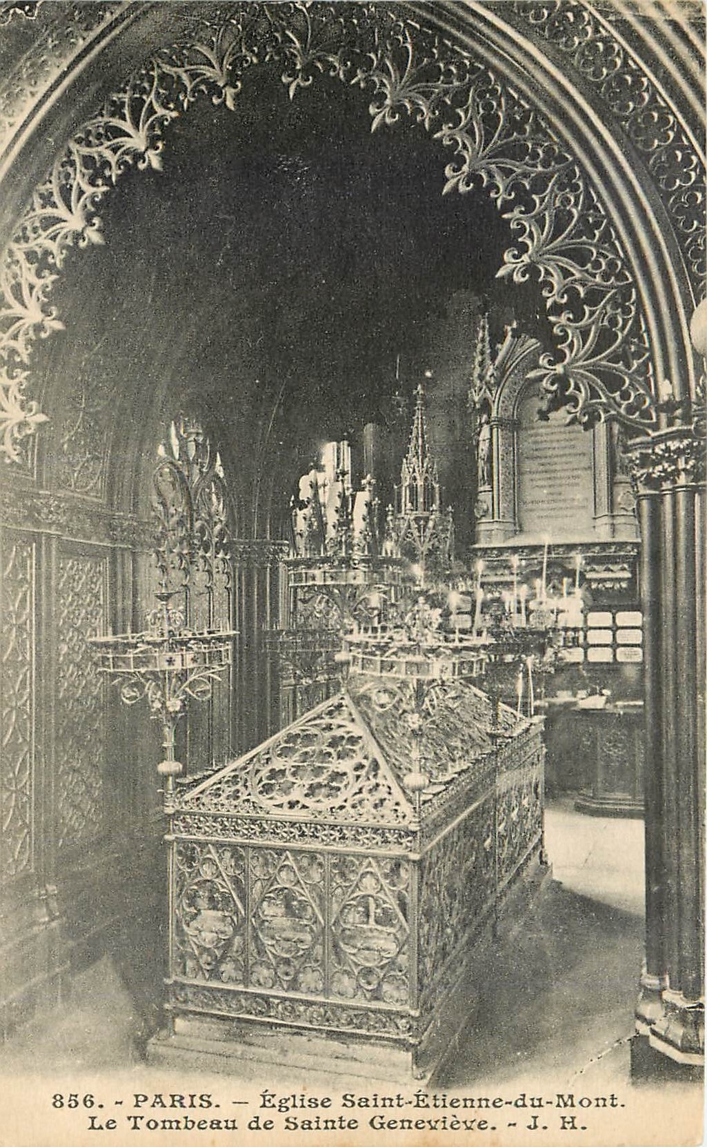 CPA Paris Eglise Saint Etienne du Mont Le Tombeau de Sainte Genevieve 