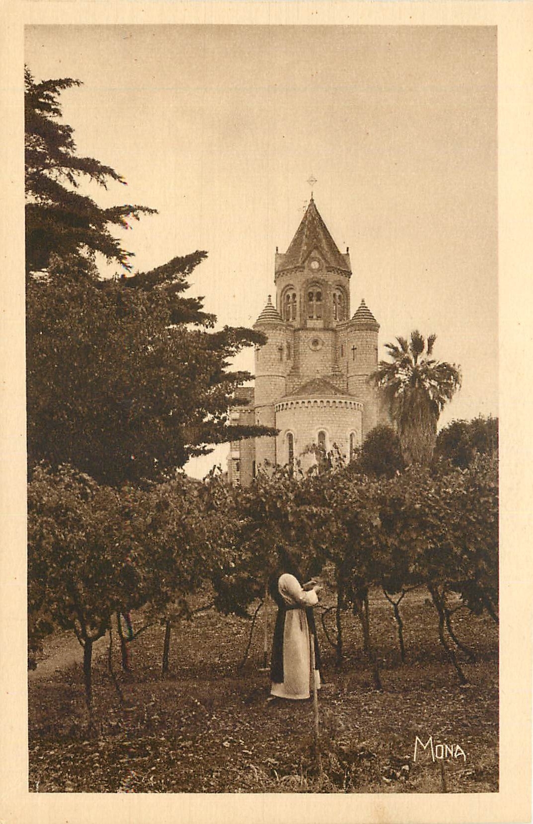 CPA Ile Saint Honorat Abside de l'Eglise abbatiale vue exterieure 