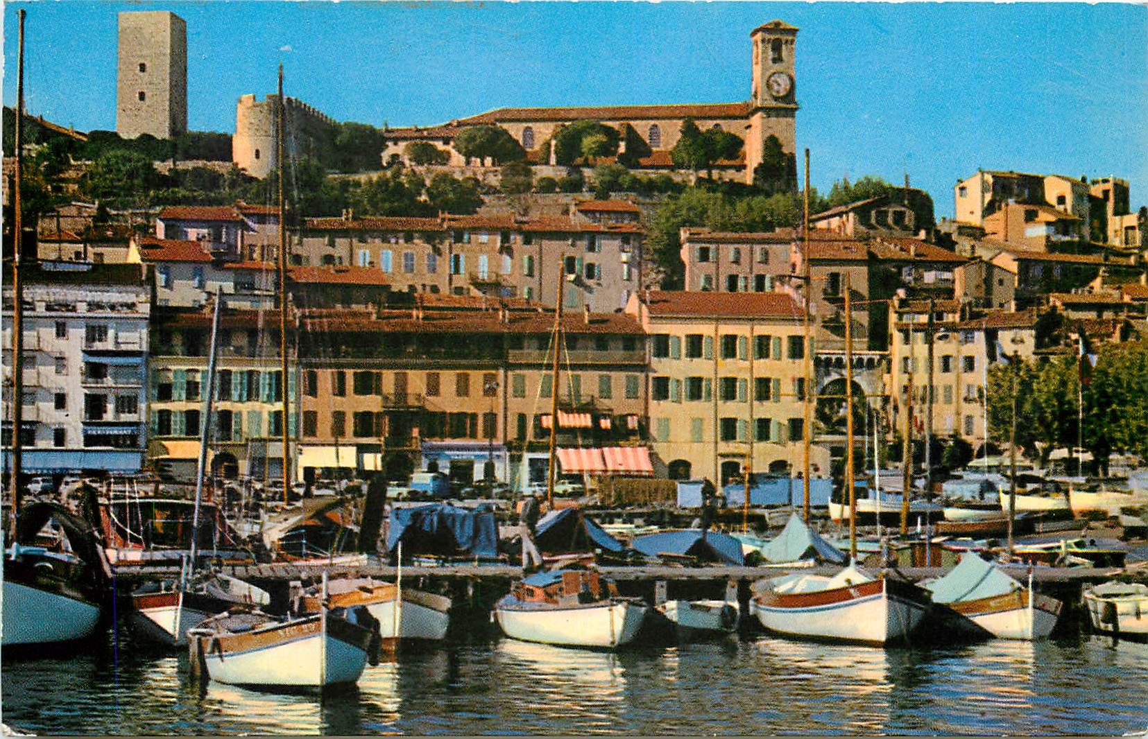 CPA Cannes Un coin du Port le Quai St Pierre et le Suquet 