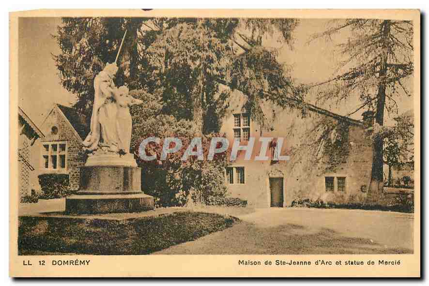 CPA Domremy Maison de Ste Jeanne D'Arc et Statue de Mercie 