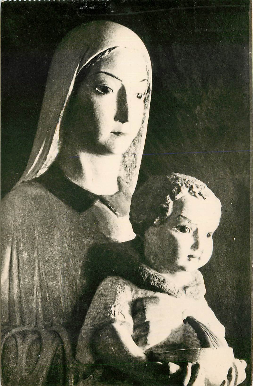 CPA Eglise d'Issoire La Vierge de la Souterraine oeuvre d'Henri Charlier 