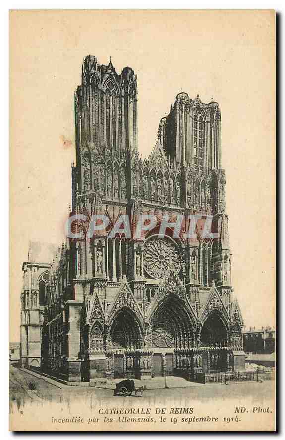 CPA Cathedrale de Reims Incendiee par les Allemands 