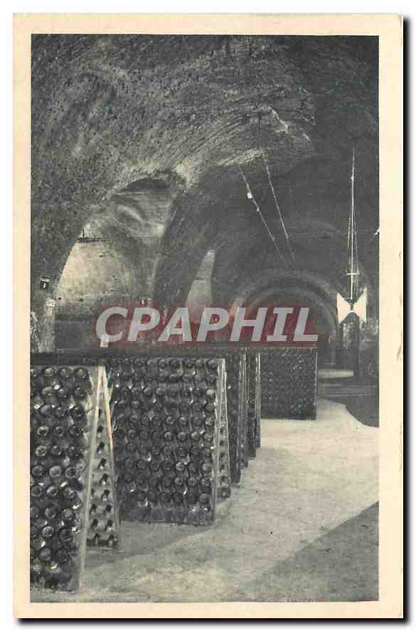 CPA Vins sur pupitres durant le remuage Champagne Moet & Chandon