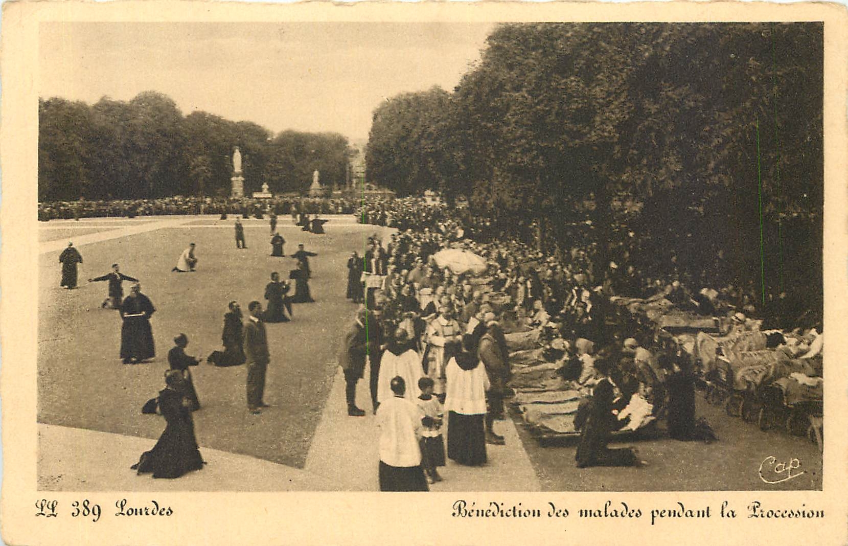 CPA Lourdes Benediction des Malades pendant la Procession 