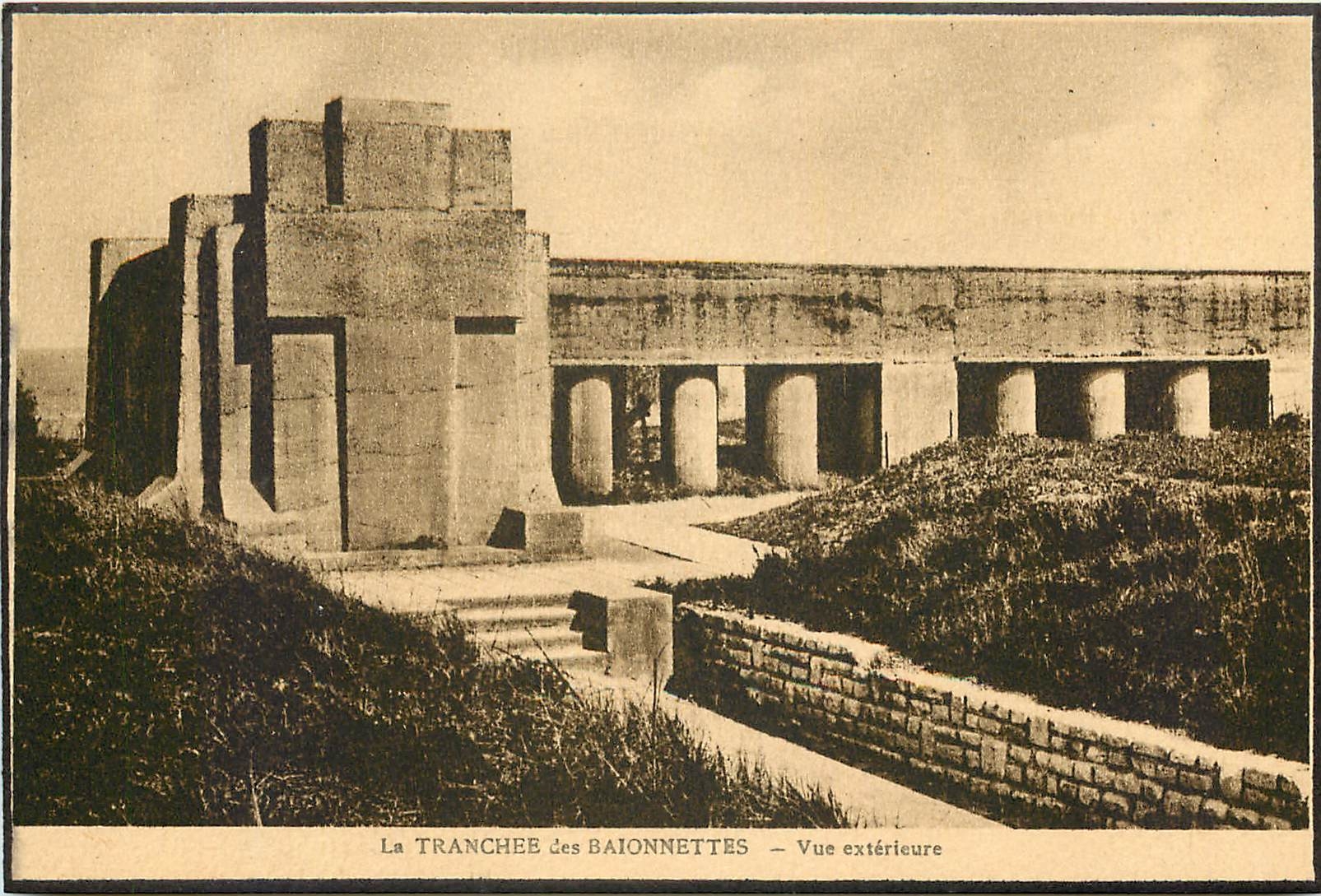 CPA La Tranchee des Baionnettes Vue exterieure 