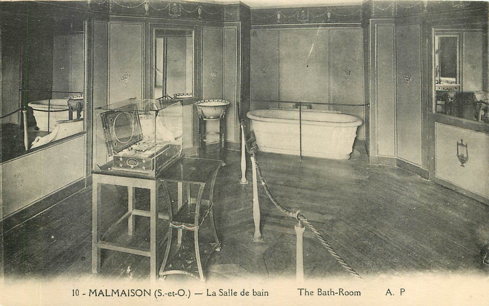 CPA Malmaison S et O La Salle de Bain 