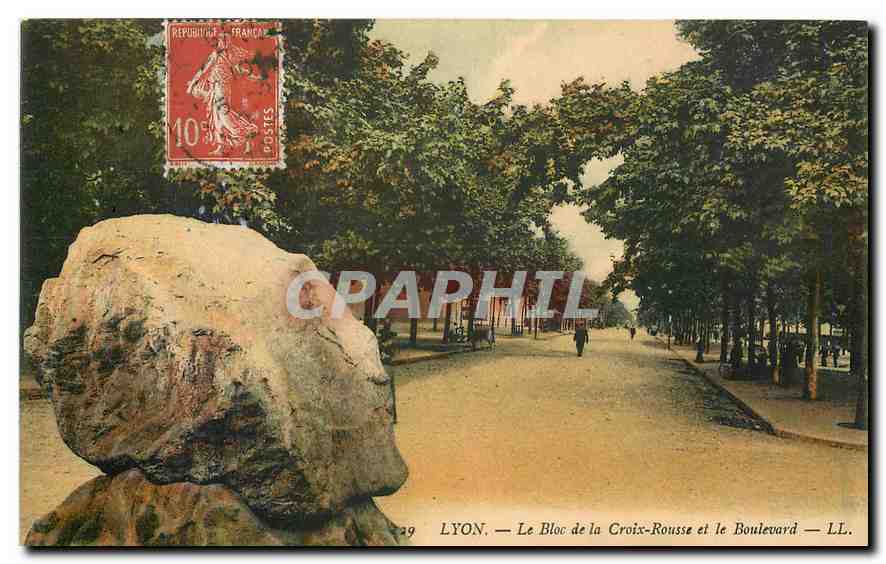 CPA Lyon Le Bloc de la Croix Rousse et le Boulevard 