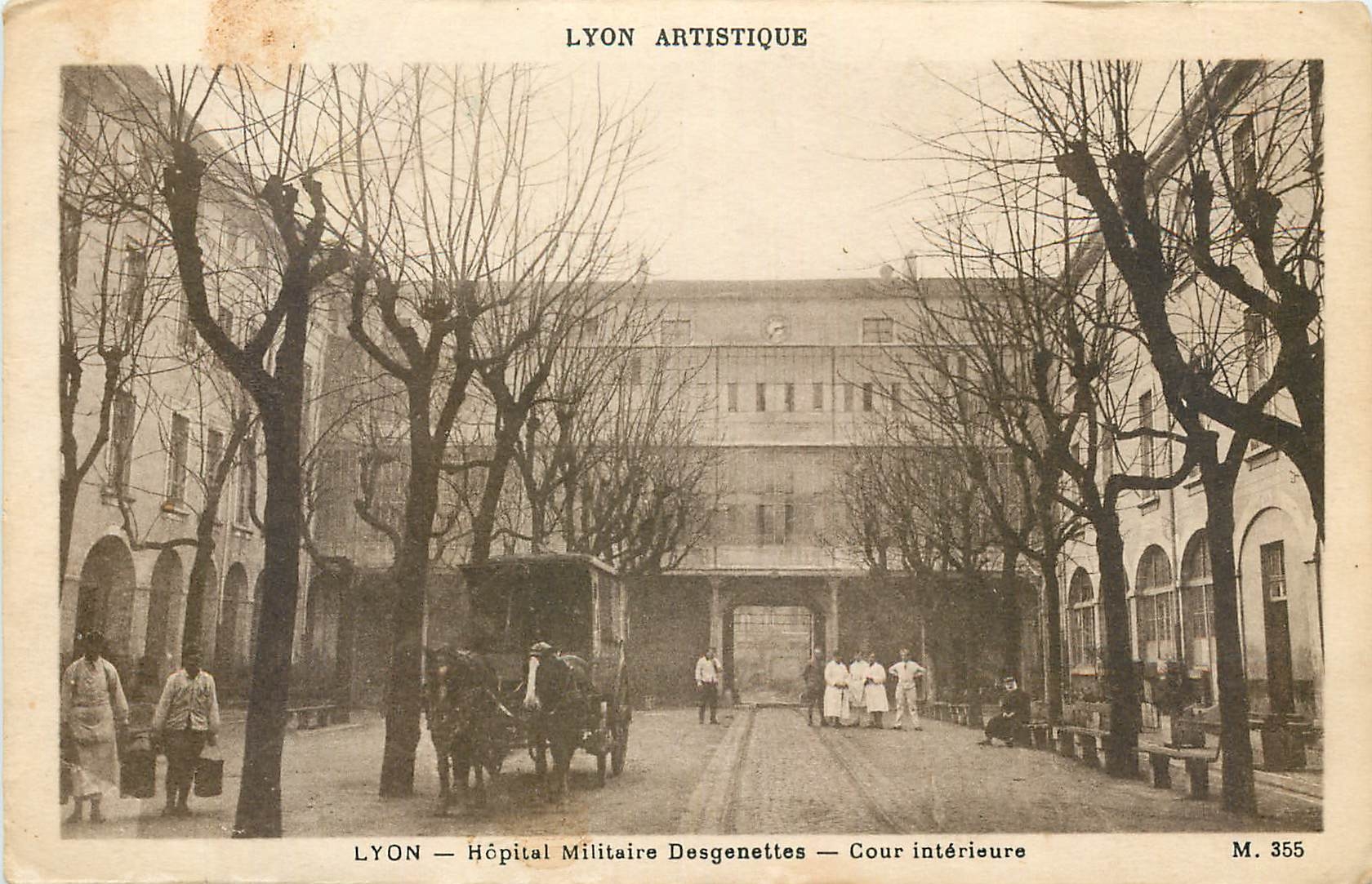 LYON — Hôpital Militaire Desgenettes — Cour intérieure — Lyon Artistique M. 355