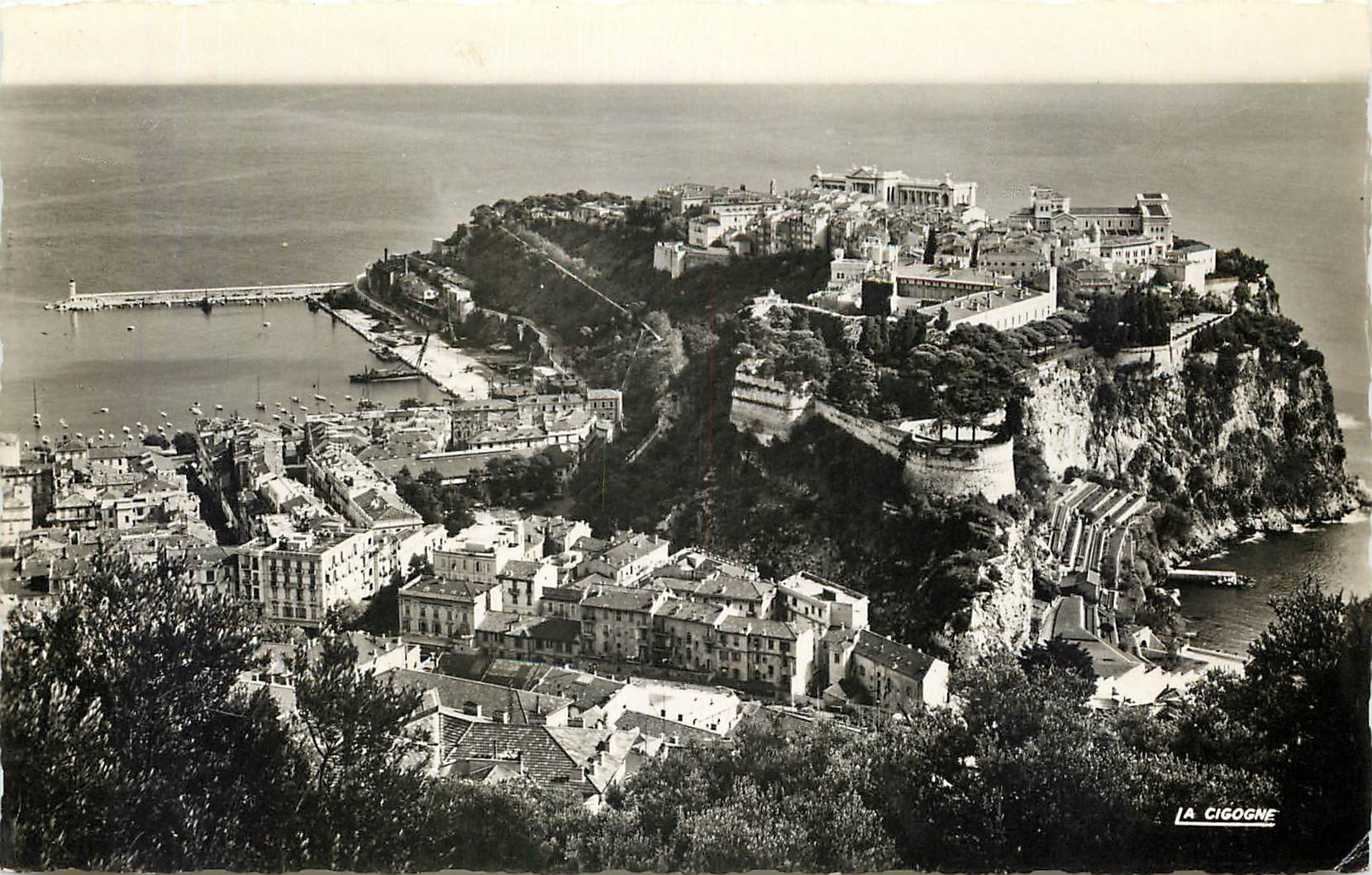 CPA Monaco vue d'ensemble du Rocher et de la Condamine 