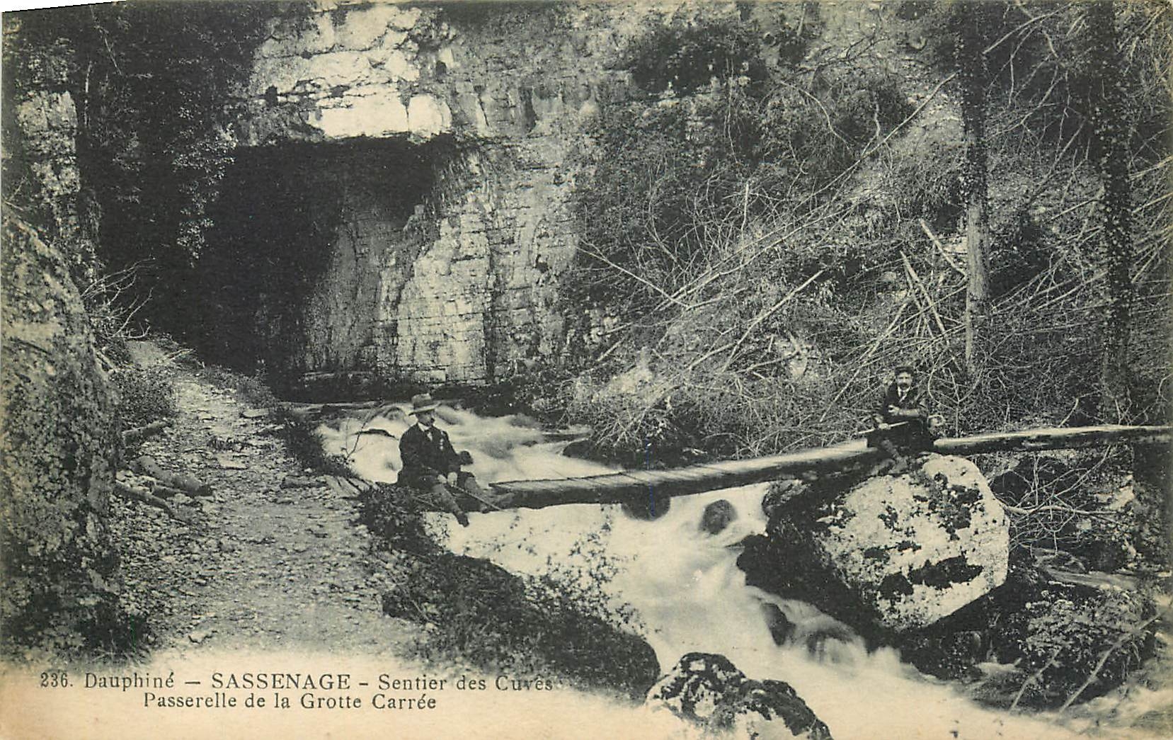 Sassenage — Sentier des Cuvés — Passerelle de la Grotte Carrée — P. GAUDE