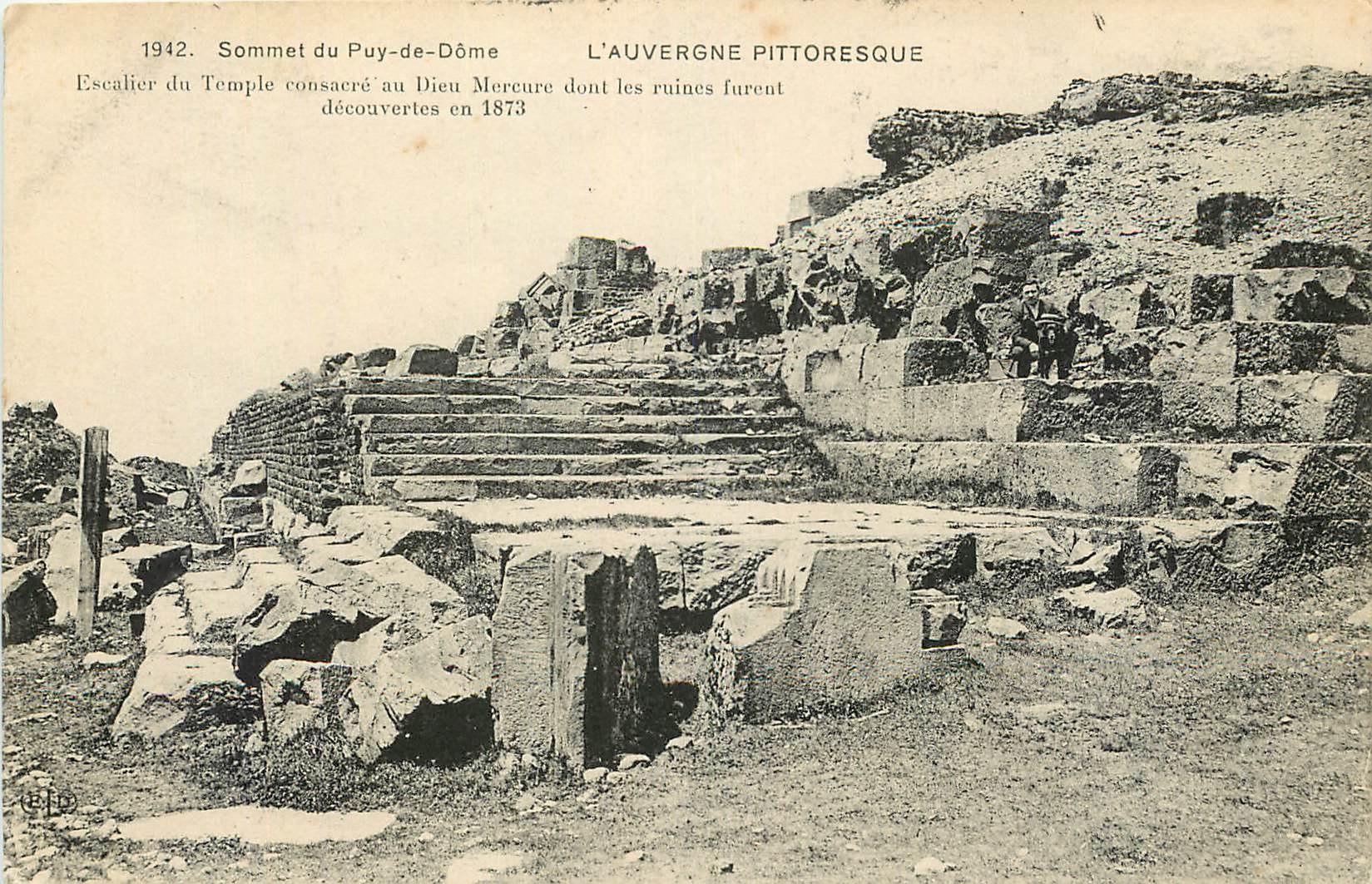 CPA L'Auvergne pittoresque Sommet du Puy de dome Escalier du Temple au Dieu Merenre 