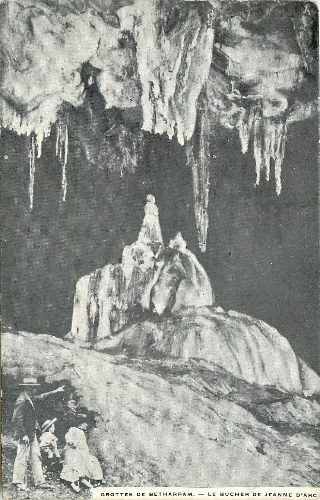 CPA Grottes de Betharram le bucher de Jeanne d'Arc 