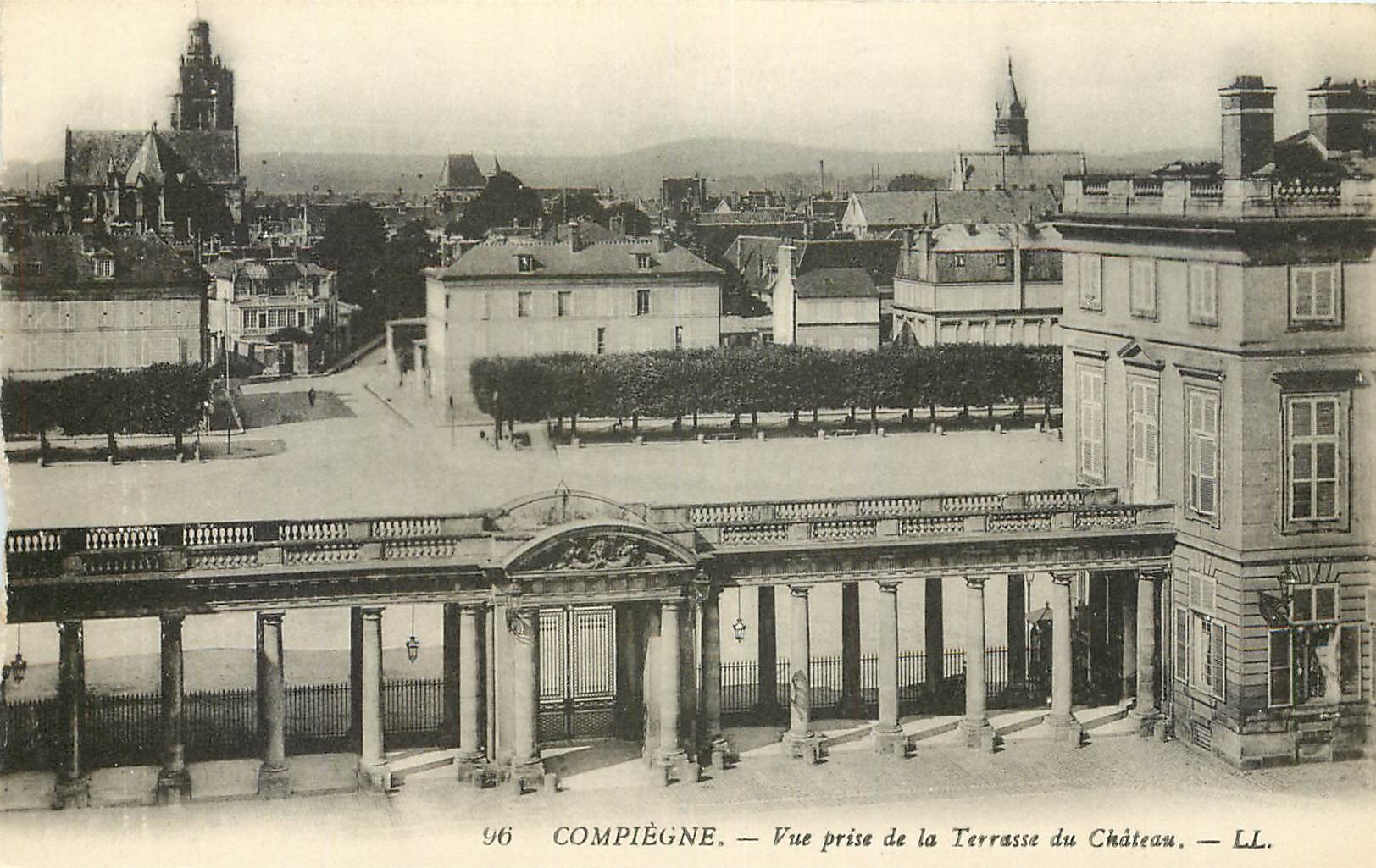 CPA Compiegne vue prise de la Terrasse du Chateau 