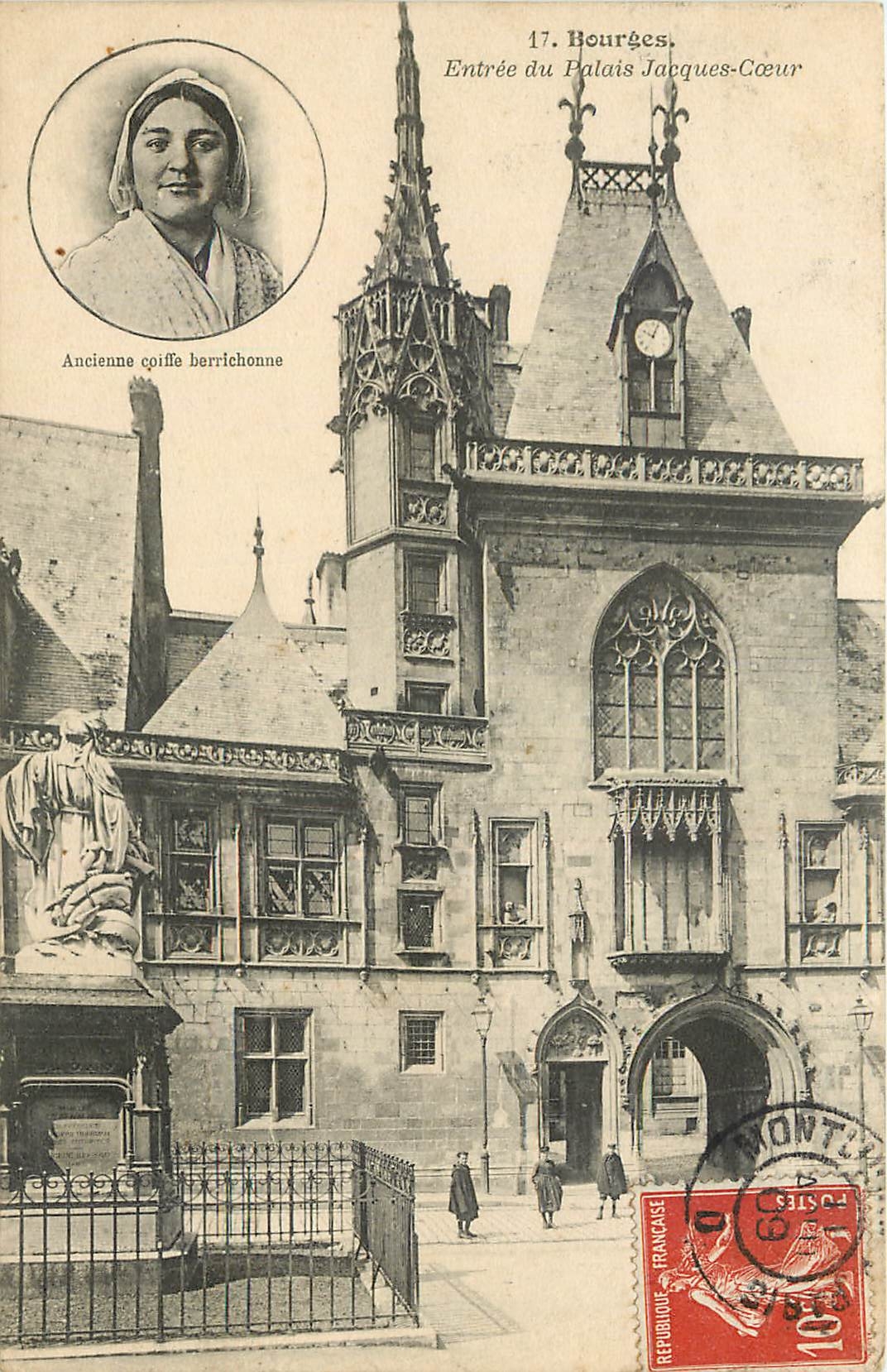 CPA Bourges Entree du Palais Jacques Coeur Ancienne coiffe berrichone Folklore