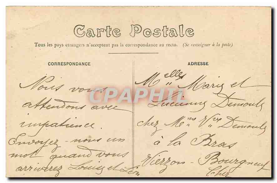 CPA Bourges Entree du Palais Jacques Coeur Ancienne coiffe berrichone Folklore — Rückseite