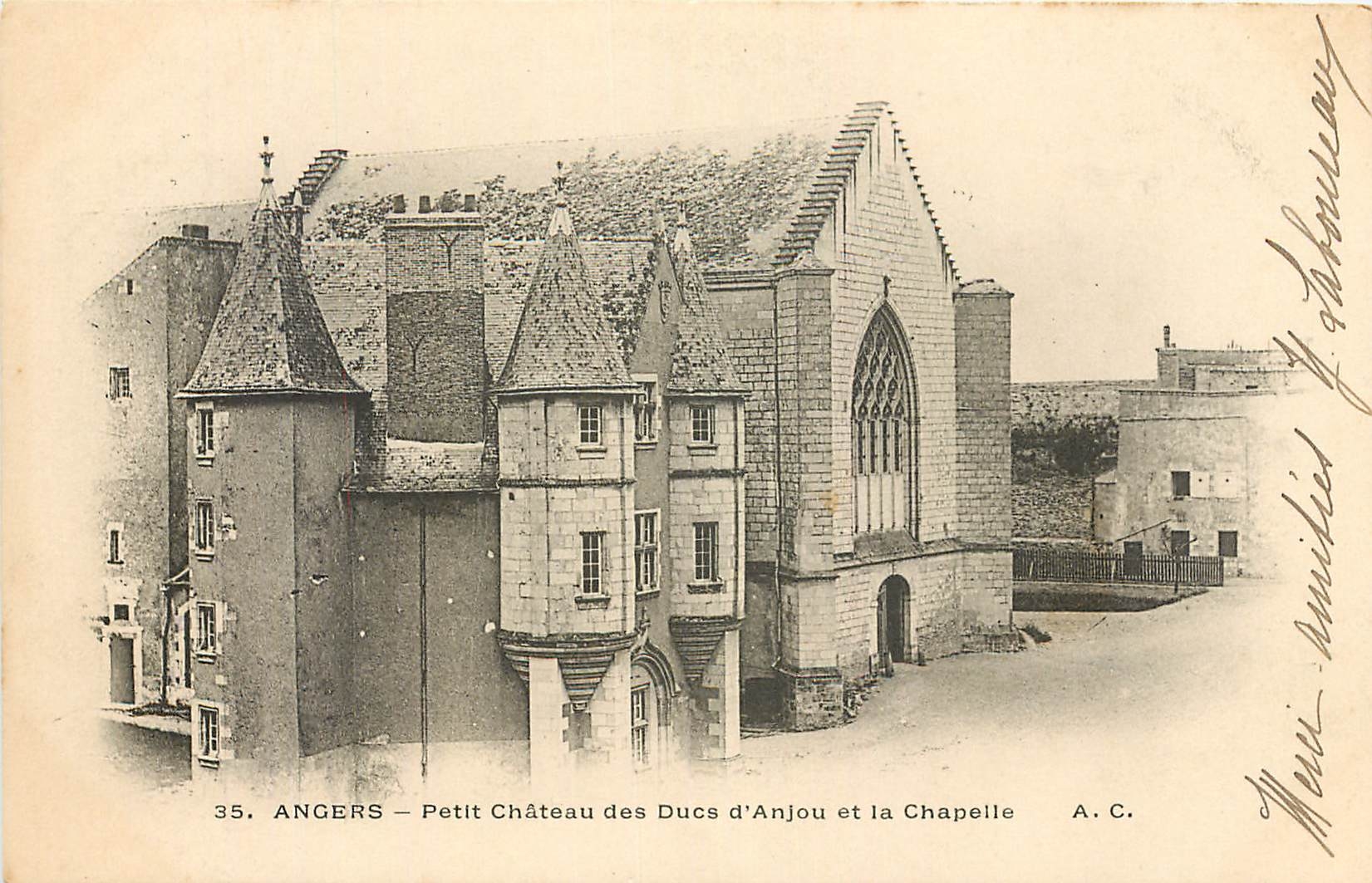 CPA Angers Petit Chateau des Ducs d'Anjou et le Chapelle 