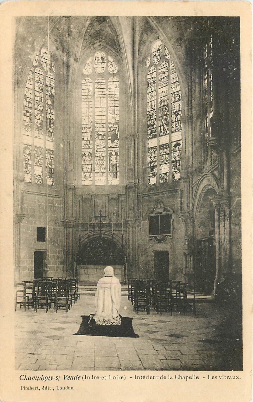CPA Champigny S Veude Indre et Loire Interieur de la Chapelle les Vitraux 