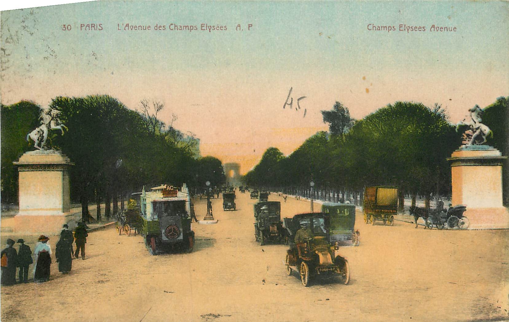 CPA Paris l'Avenue des Champs Elysees 