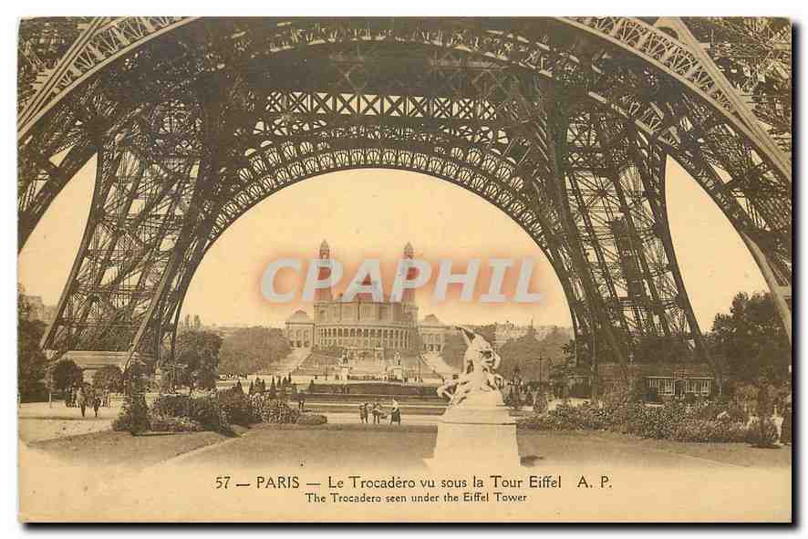 CPA Paris le Trocadero vu sous la Tour Eiffel 