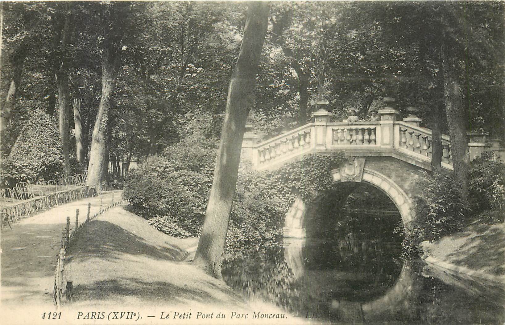 CPA Paris XVII le Petit Pont du Parc Monceau 
