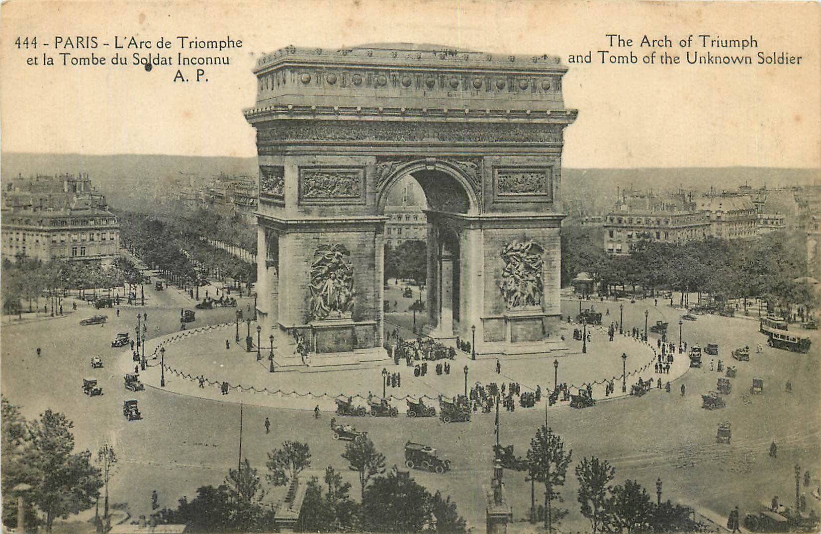 CPA Paris l'Arc de Triomphe et la Tombe du Soldat Inconnu 