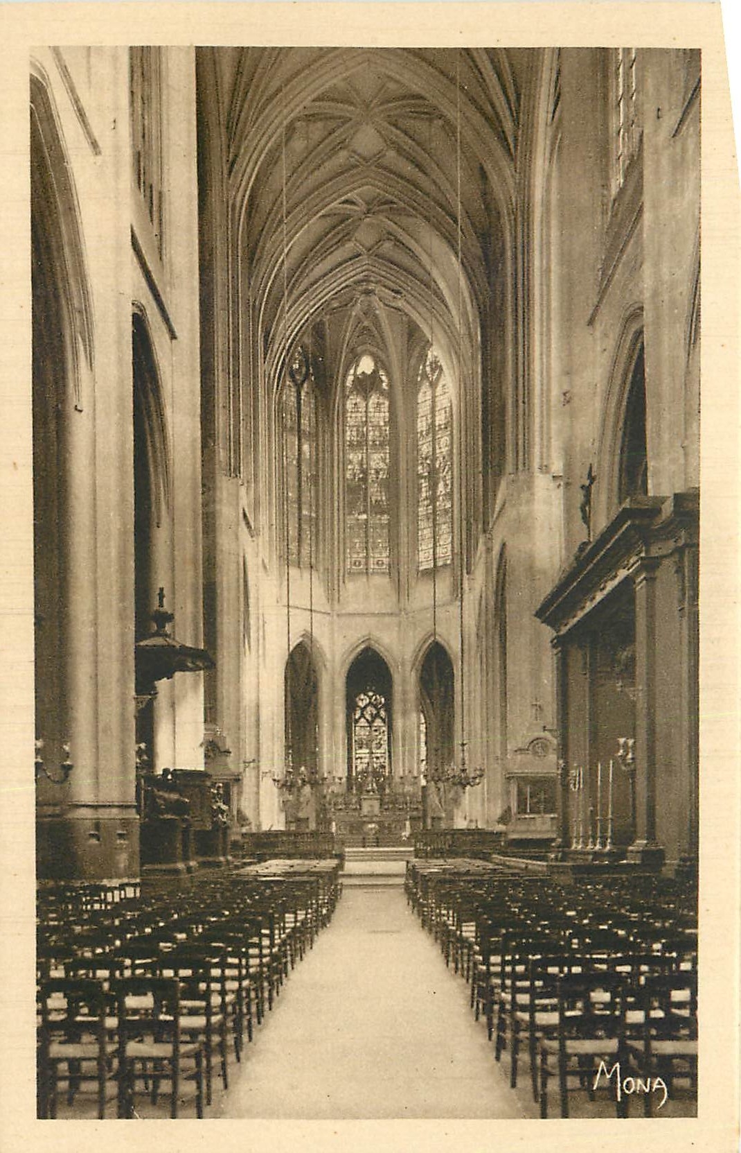 CPA Eglise Saint Gervais Paris la nef centrale et le Choeur 