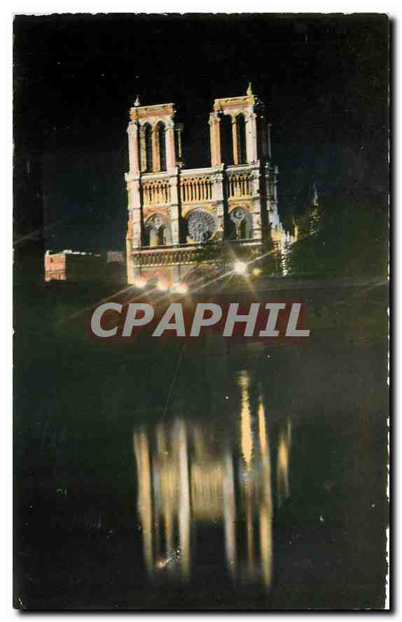 CPA Paris la Nuit les Tours de Notre Dame de Paris se refletant dans la Seine 