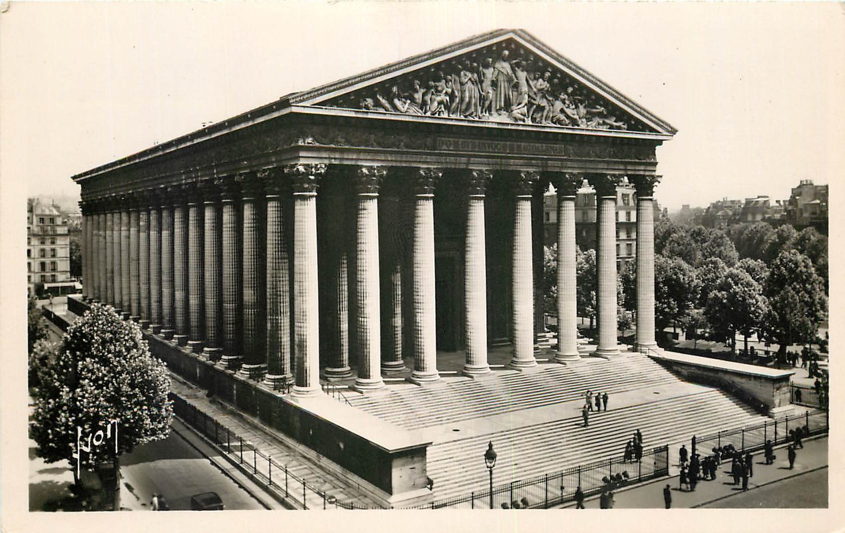 CPA Paris en flanant Eglise de la Madeleine 