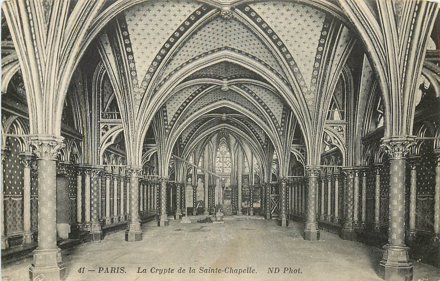 CPA Paris la Crypte de la Sainte Chapelle 