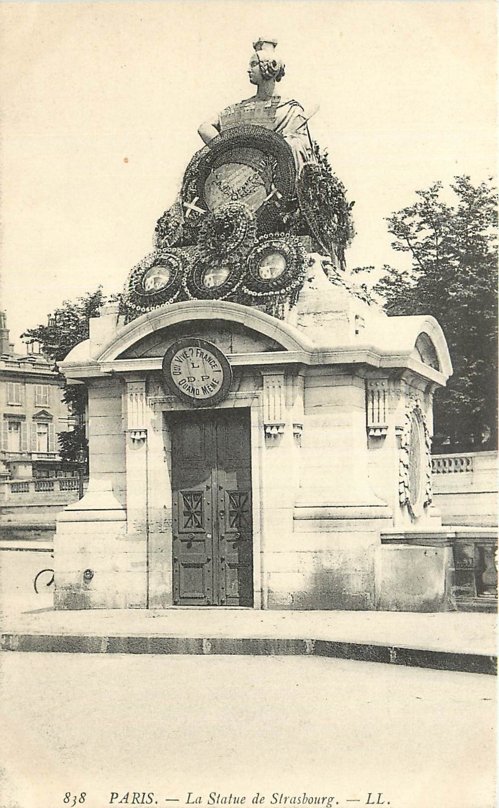 CPA Paris la Statue de Strasbourg 