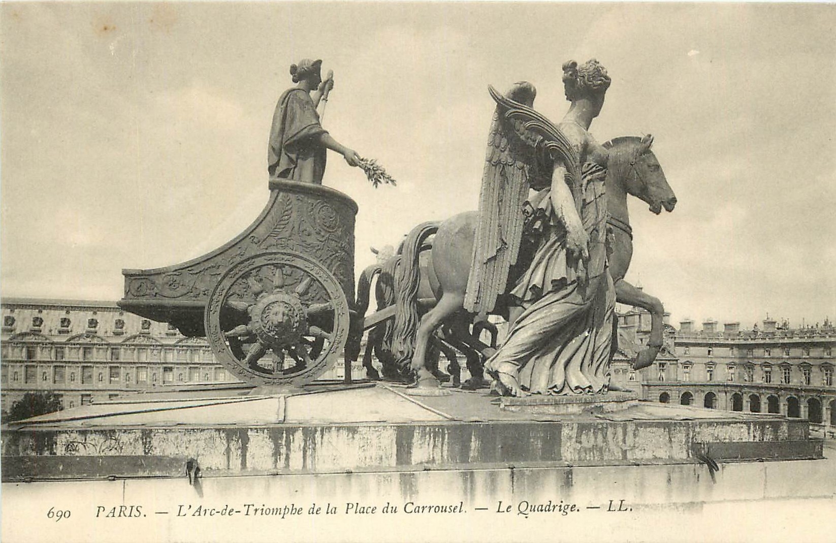 CPA Paris l'Arc de Triomphe de la Place du Carrousel le Quadrige 