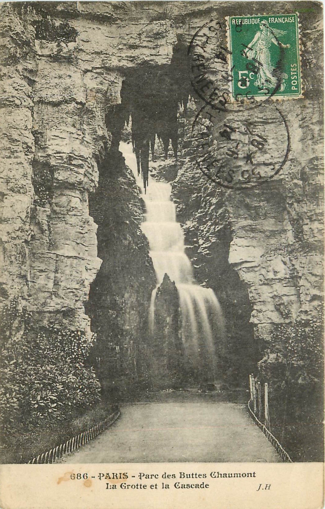 CPA Paris Parc des Buttes Chaumont la Grotte et la Cascade 