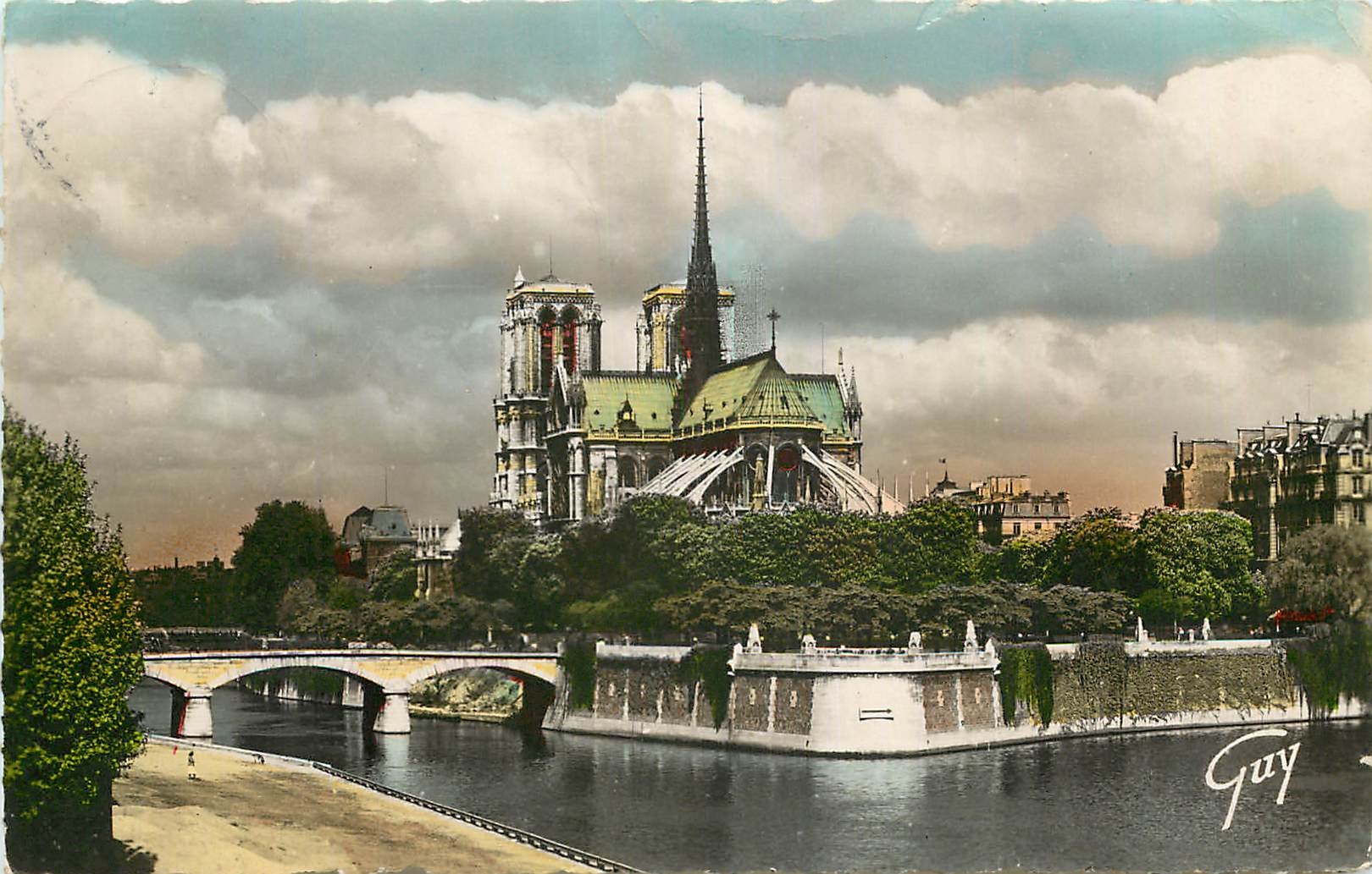 CPA Paris et ses Merveilles la Pointe est de l'Ile de la Cite le Pont et le Square de l'Archeveche l
