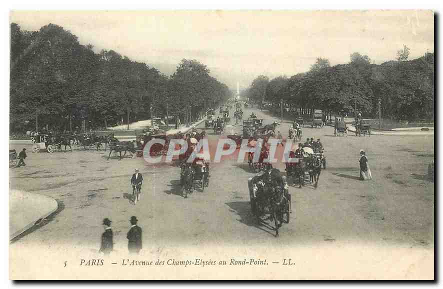 CPA Paris l'Avenue des Champs Elysees au Rond Point 